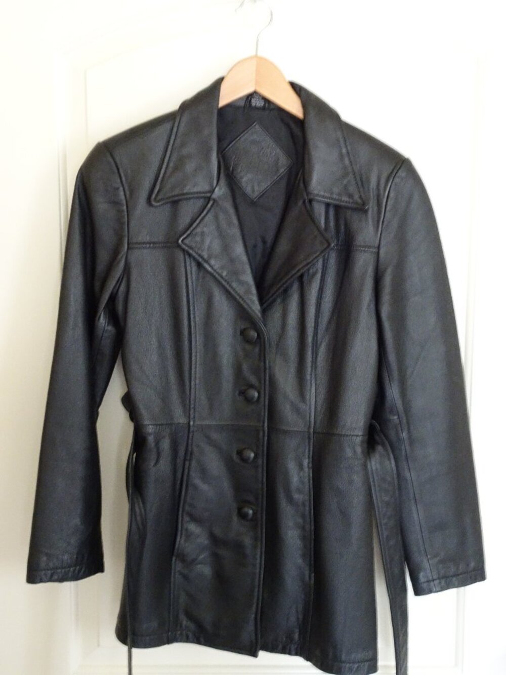 Jaqueline Ferrar & Co. ladies black leather coat, size S, very gently used!!